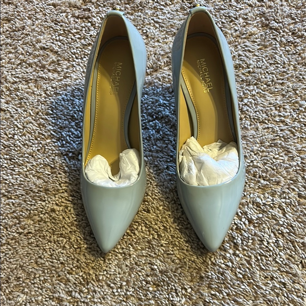Michael Kors Cream Heels Elegant Pointed-Toe Pumps